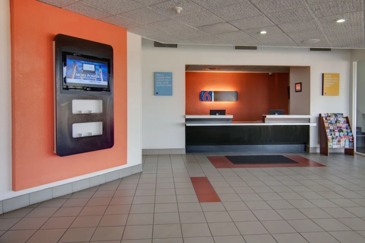 Executive Inn & Suites