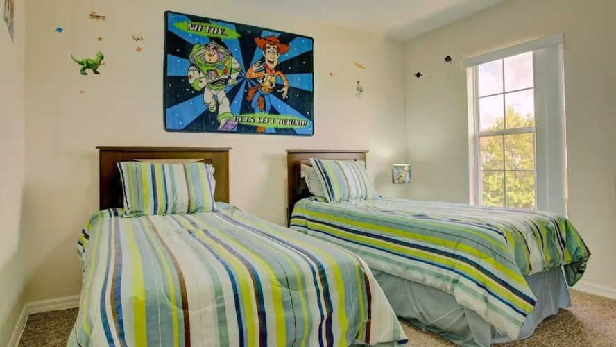 4 Bedrooms Comfort room