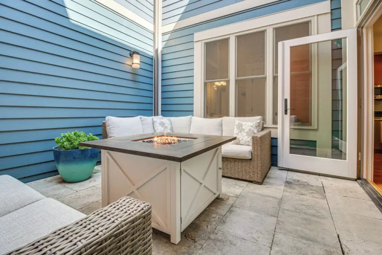 Vibrant Downtown Cincinnati Townhome w/ Sauna!