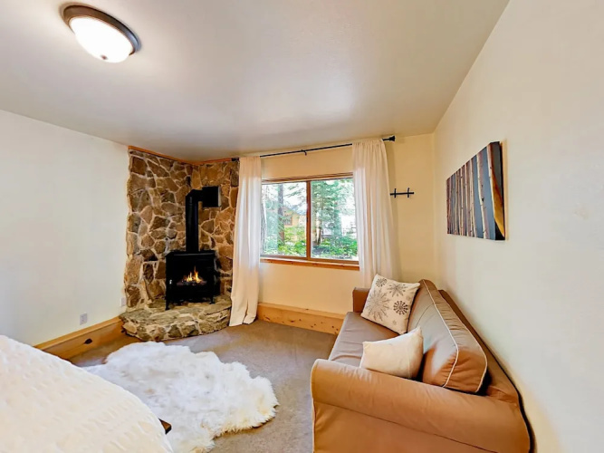 3br/2.5ba Lake 3 Bedroom Home