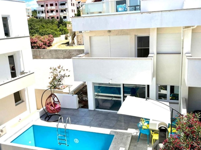 4 Bedrooms Villa