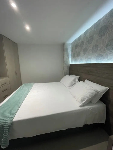 Luxury Liv Limonar