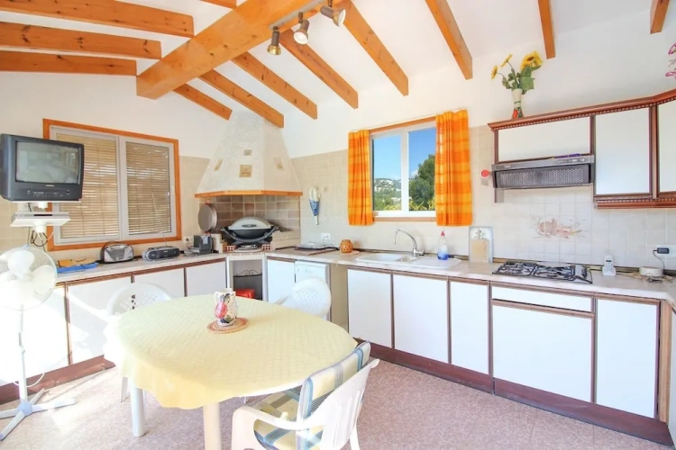 4 Bedrooms Villa