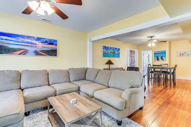 Walk to Manatee River: Palmetto Unit w/ Sunroom