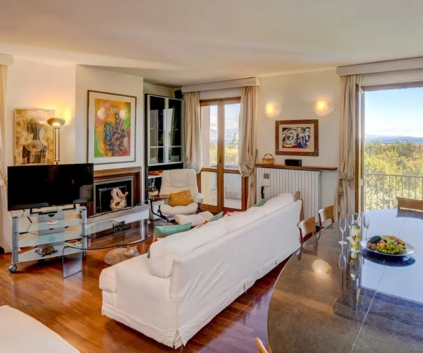 3 Bedrooms Apartment