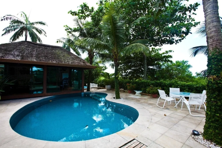 5 Bedrooms Villa