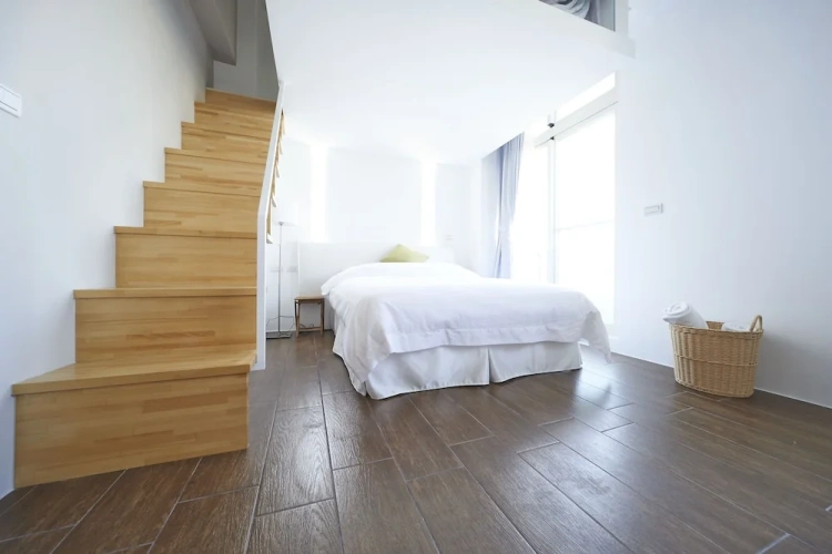 1 Bedroom Standard Quadruple Family room with balcony