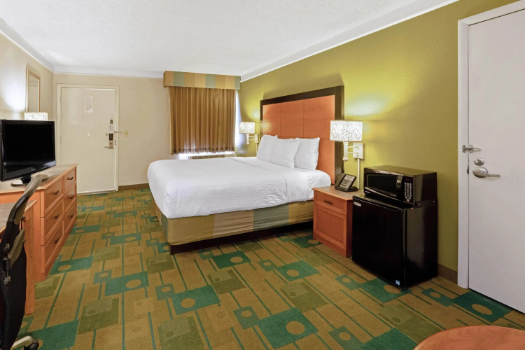 Travelodge by Wyndham Phoenix North