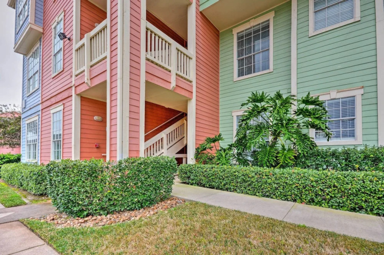 Oceanfront Galveston Condo: Balcony & Pool Access!
