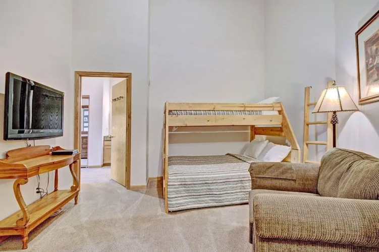 River Mtn Lodge E320