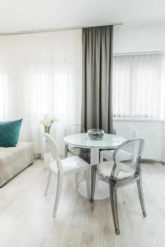 Silver Apartment
