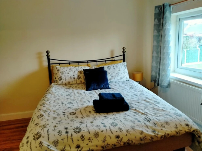 Spacious 3bed House in Walsall With Parking Onsite