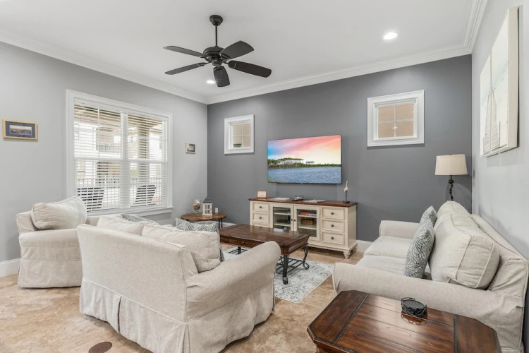 Villa Lago 1973* (S)(2G)- 4BR 4BA + Den- (12)