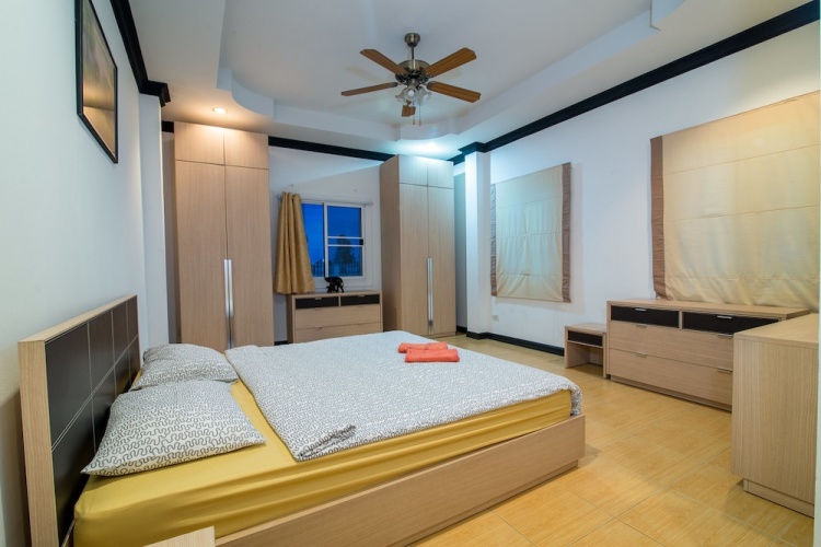 Baan Lake Hill Party Pool Villa