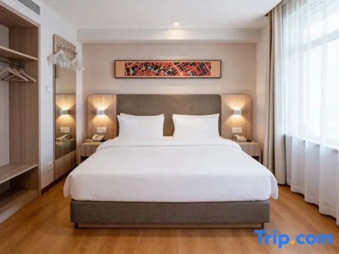 Standard Double room with street view