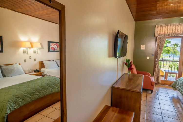 Backpackers Manuel Antonio