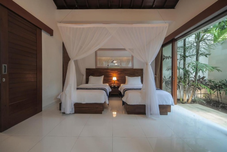2 Bedrooms Villa