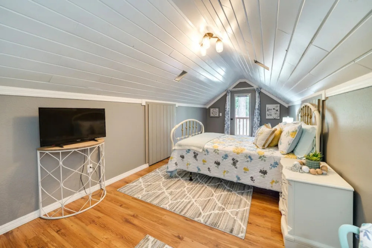 Broken Bow Vacation Rental w/ Pool & Hot Tub!