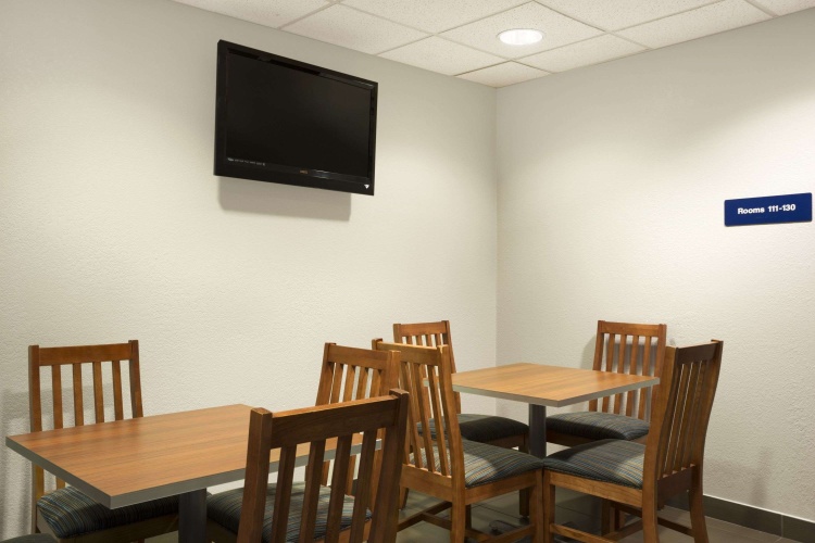 Microtel Inn & Suites By Wyndham Louisville East photo 13