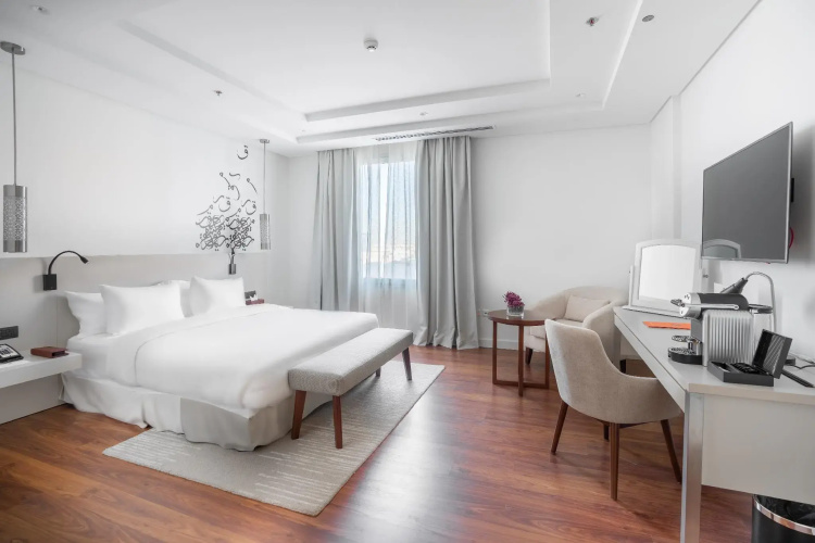 Landmark Hotel & Suites
