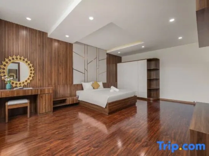 6 Bedrooms Villa