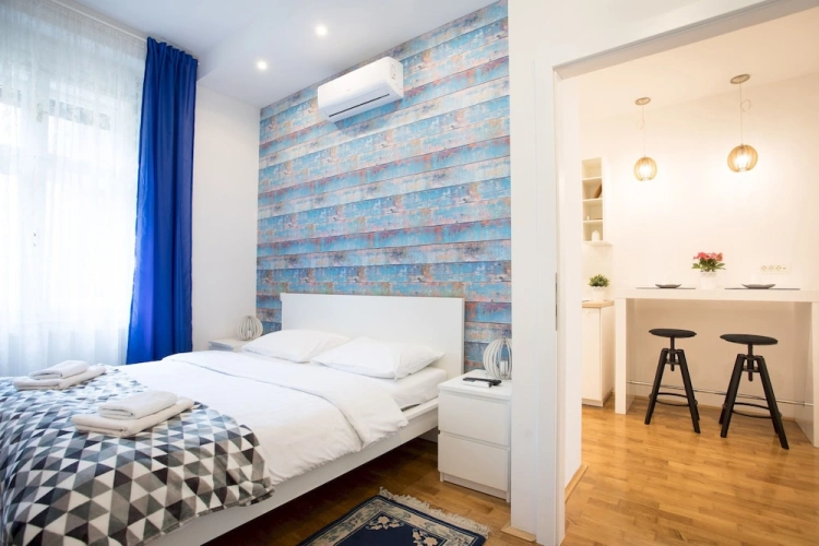 3 Bedrooms Apartment