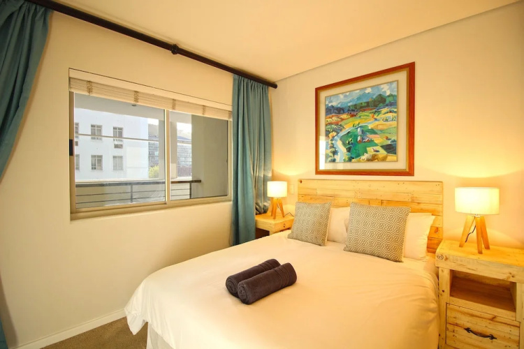 Harbour Edge 302
