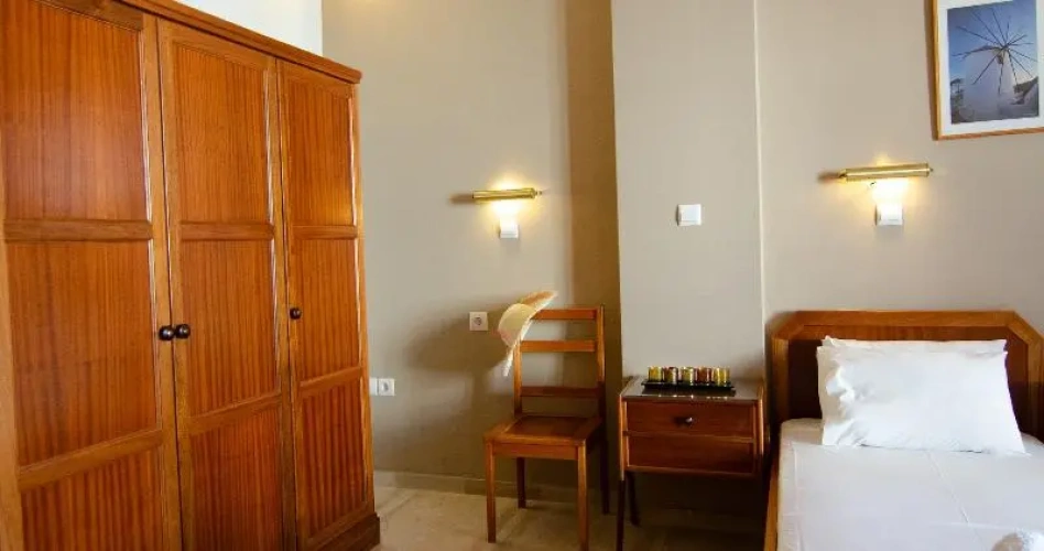 Standard Triple room