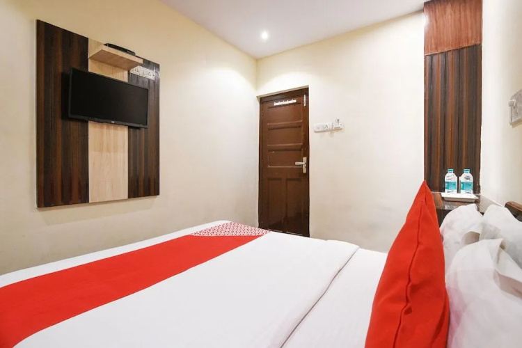OYO 18799 Hotel Fortune Inn