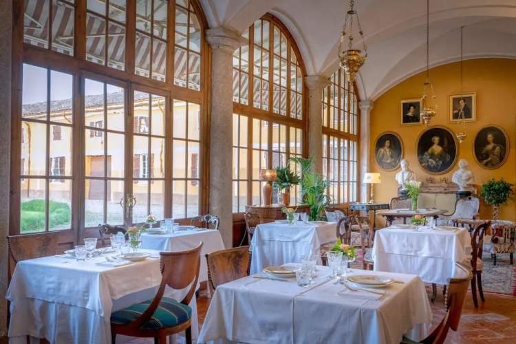 Palazzo Cavagna Sangiuliani Guest House