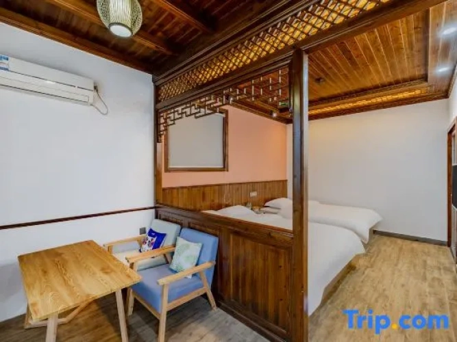 Standard Triple room with view