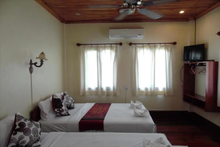 Villa Somphong