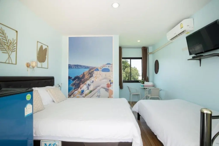 Standard Triple room with city view