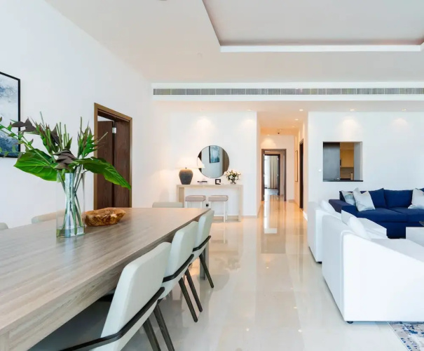 Large waterfront property palm