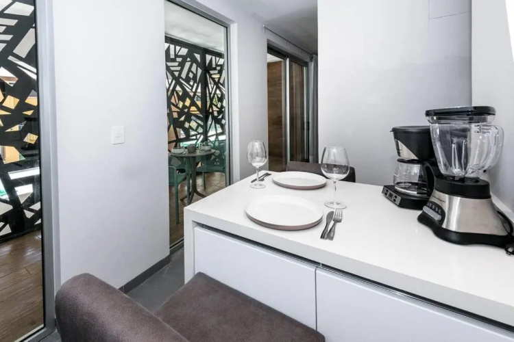 G05S Vic Luxury Studio in downtown walking to the beach
