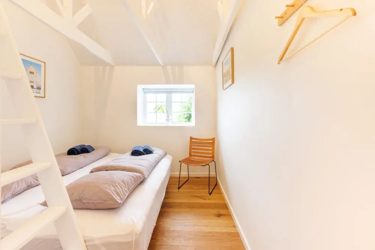Standard Triple room with lake view