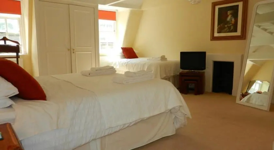 18 The Circus Apartment