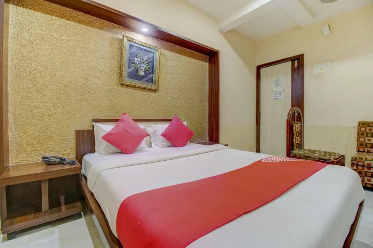 OYO 75839 Hotel Rex Plaza