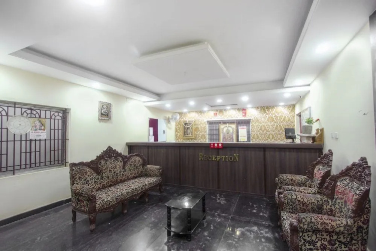 OYO 24392 Flagship Damodar Inn