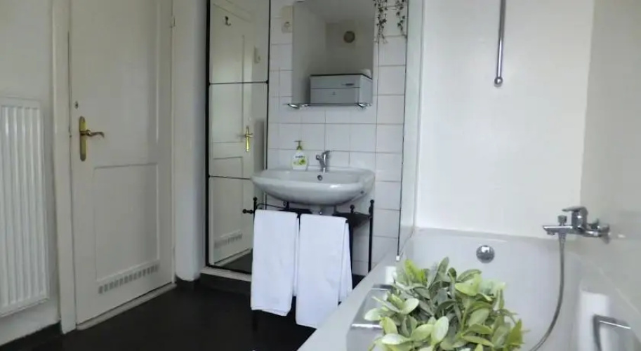 Ria's Bed & Kitchen and Beyond