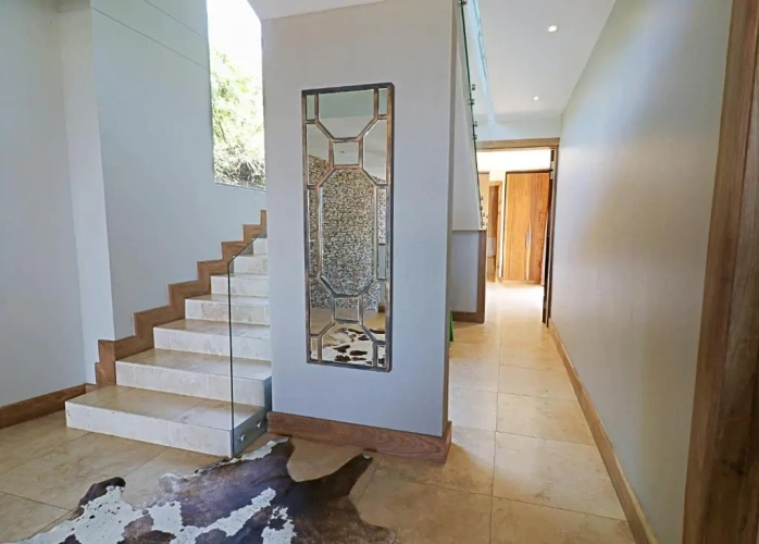 4 Bedrooms Cottage