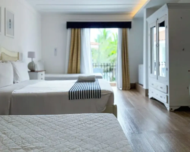 Deluxe Triple room with pool view
