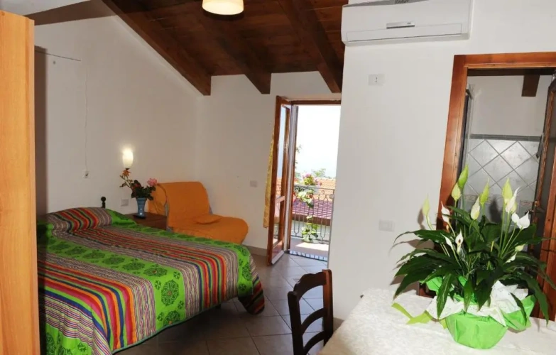 Standard Triple room with sea view