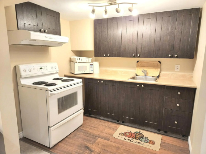 Cozy spacious Apt In Laval, Greater Montreal