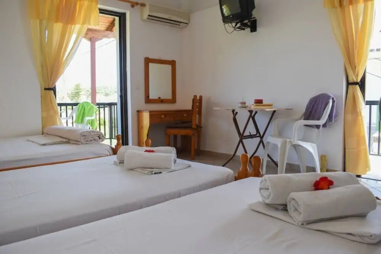 Spacious studio just 150m to the beach