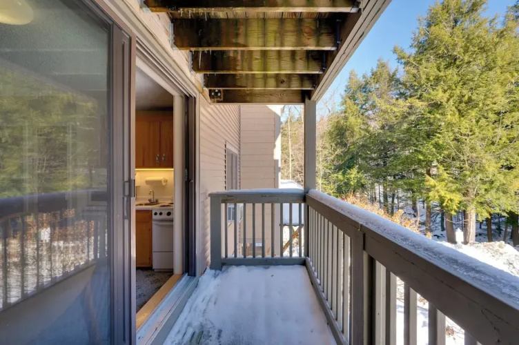 Close to Smuggs Lifts! Cozy Mountain-view Condo