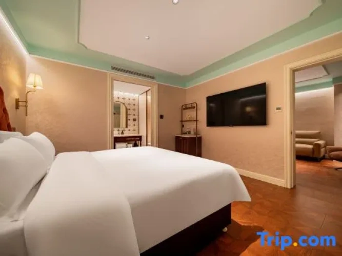 Executive Double Suite with city view