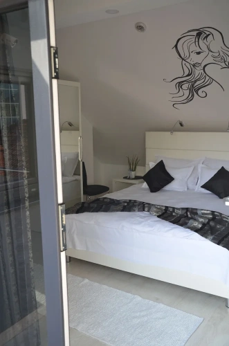 1 Bedroom Deluxe Quadruple room with city view