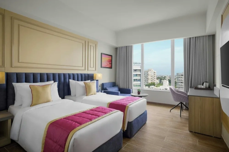 Standard Twin room with city view