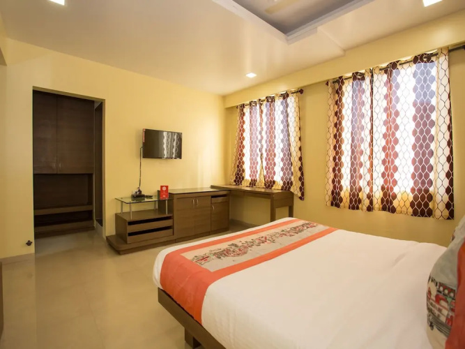 OYO 10679 Hotel Nanashree Executive